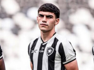 Henrique Simeone, mediocampista del Botafogo de Brasil
