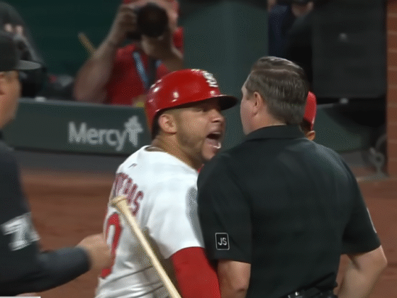 MLB:La multa que recibirá Willson Contreras tras lanzar bate al umpire