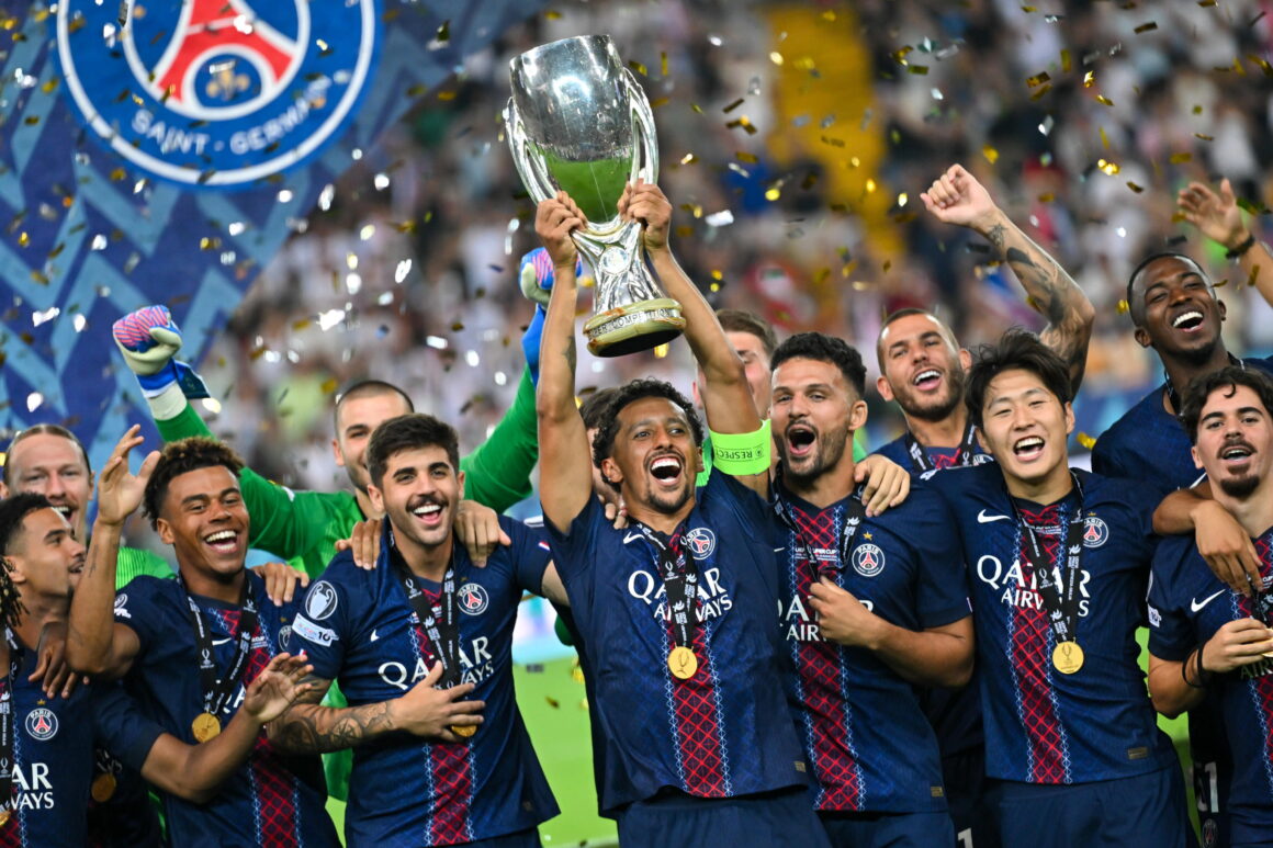 Udine (Italy), 14/08/2025.- Paris Saint-Germains Marquinhos lifts the trophy after winning the 2025 UEFA Super Cup final soccer match between Paris Saint-Germain and Tottenham Hotspur in Udine, Italy, 13 August 2025. (Italia) EFE/EPA/Alessio Marini