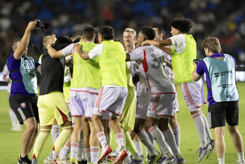 Jugadores de Orlando City celebran este miércoles al finalizar el partido de cuartos de final de la Leagues Cup ante Toluca en el Dignity Health Sports Park en Carson (EE.UU.). EFE/ Armando Arorizo