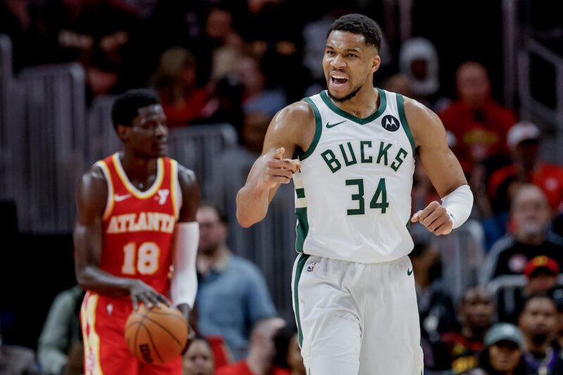 Antetokounmpo regresa a Milwaukee, de los regresos esperados de NBA El alero de los Milwaukee Bucks, Giannis Antetokounmpo (d), en una imagen de archivo. EFE/EPA/Erik S. Lesser.