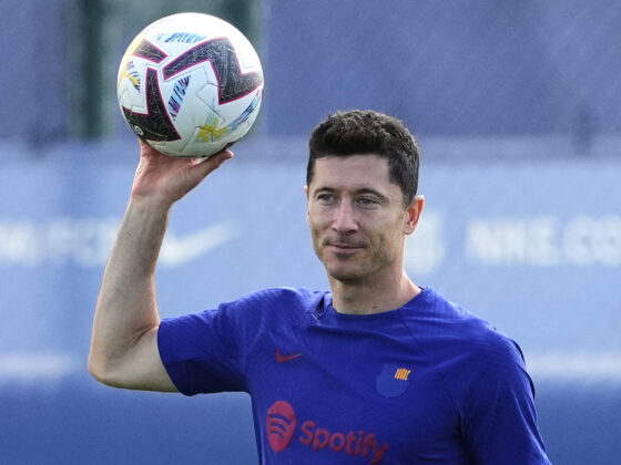 El delantero polaco del FC Barcelona Robert Lewandoski durante el entrenamiento del equipo en la ciudad deportiva Joan Gamper, en preparación del partido de LaLiga contra el Osasuna, en mayo de 2023. Foto de archivo de: Alejandro García/EFE