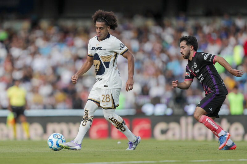 Pumas 1-0 Atlas: resumen, goles y estadísticas Adalberto Carrasquilla (i) de Pumas disputa un balón con Miguel Ramírez de Puebla en un juego por la jornada 6 del torneo Apertura 2025 de la Liga MX, en el estadio Olímpico Universitario en la Ciudad de México (México). EFE/Isaac Esquivel