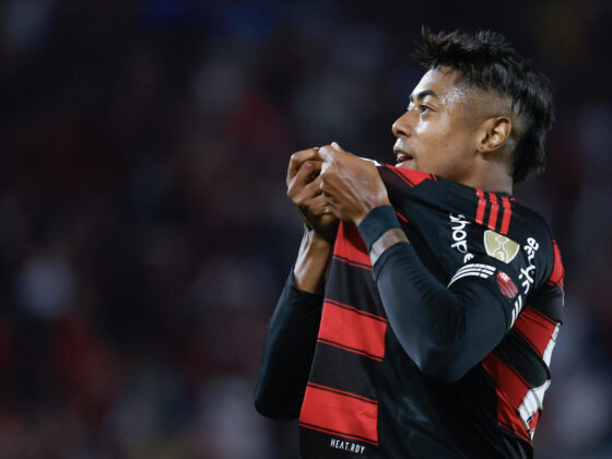 Bruno Henrique de Flamengo celebra su gol durante un partido de octavos de final de la Copa Libertadores. EFE/ Antonio Lacerda