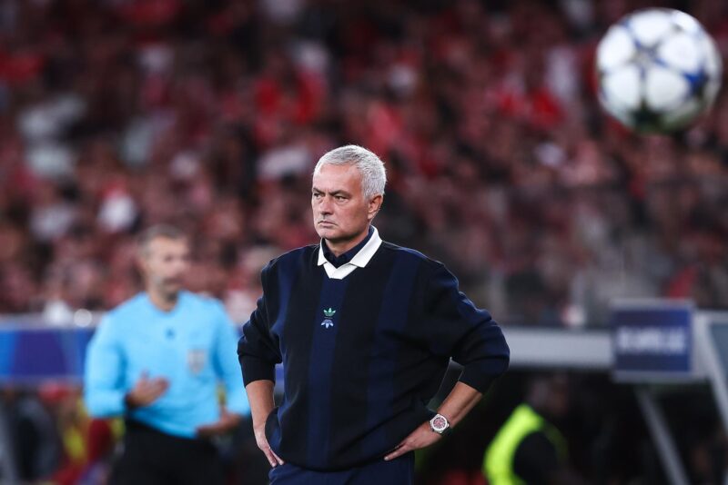 Mourinho fue removido del banquillo del Fenerbahce