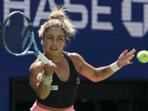 La mexicana Renata Zarazúa en acción contra la estadounidense Madison Keys durante un partido de la primera ronda del Abierto de Tenis de Estados Unidos. EFE/EPA/SARAH YENESEL