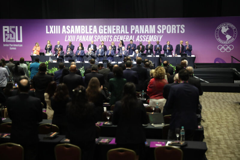 Personas asisten durante el acto de apertura de la sexagésima tercera asamblea general de Panam Sports este jueves, en Luque (Paraguay). EFE/Juan Pablo Pino