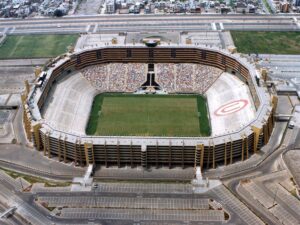 Fotografia de archivo del Estadio Monumental de Lima, casa del Universitario de Deportes, que este lunes ha sido escogido por la Conmebol para acoger la final de la Copa Libertadores de 2025, como ya ocurrió en la de 2019.EFE/Mikhail Huacán.