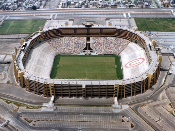 Fotografia de archivo del Estadio Monumental de Lima, casa del Universitario de Deportes, que este lunes ha sido escogido por la Conmebol para acoger la final de la Copa Libertadores de 2025, como ya ocurrió en la de 2019.EFE/Mikhail Huacán.