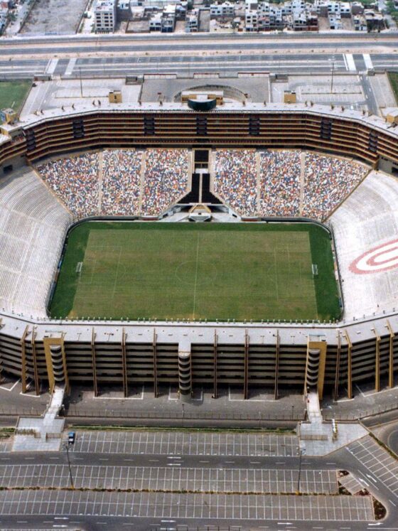 Fotografia de archivo del Estadio Monumental de Lima, casa del Universitario de Deportes, que este lunes ha sido escogido por la Conmebol para acoger la final de la Copa Libertadores de 2025, como ya ocurrió en la de 2019.EFE/Mikhail Huacán.