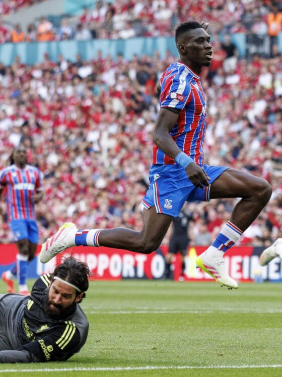 Ismaila Sarr marca el 2-2 del Crystal Palace ante el Liverpool en la Community Shield. EFE/EPA/TOLGA AKMEN