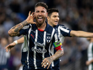Sergio Ramos (c) de Rayados celebra un gol durante un partido de la Liga MX en el estadio BBVA en Monterrey (México). Fotografía de archivo. EFE/ Miguel Sierra