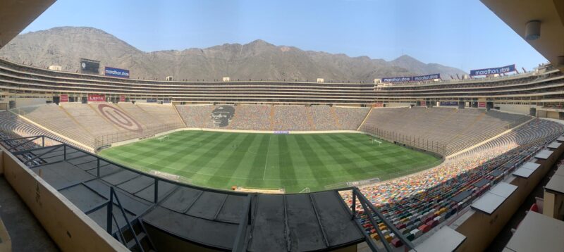 Fotografia de archivo del Estadio Monumental de Lima, que este lunes ha sido escogido por la Conmebol para acoger la final de la Copa Libertadores de 2025, como ya ocurrió en la de 2019. EFE/Mikhail Huacán. 
FLAMENGO-RIVER PLATE:AME1038. LIMA (PERÚ), 06/11/2019.- Fotografía del estadio Monumental este miércoles en Lima (Perú). El Estadio Monumental de Lima fue escogido para acoger la primera final a partido único de la historia de la Copa Libertadores, que medirá al Flamengo brasileño y al River Plate argentino, principalmente por una cuestión de capacidad, aseguró este miércoles el gerente deportivo de Universitario, Jean Ferrari. EFE/ Mikhail Huacán
