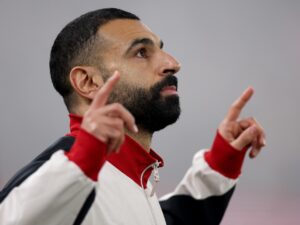 Mohamed Salah, delantero del Liverpool, antes de un partido contra el Leicester City FC, en Liverpool, la temporada pasada. EFE/EPA/ADAM VAUGHAN