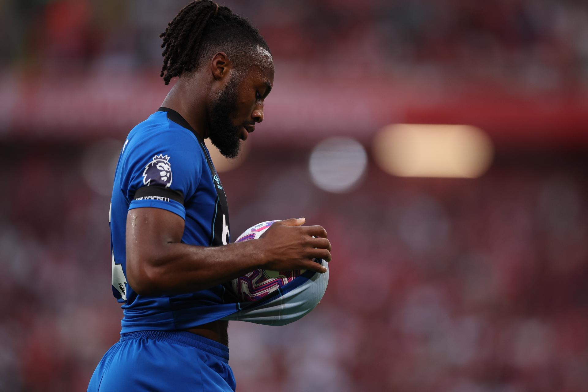 Fútbol de Estufa: El Bicampeón se mueve, nuevas estrellas a la Liga MX Antoine Semenyo, del Bournemouth, el pasado viernes en Liverpool. EFE/EPA/ADAM VAUGHAN