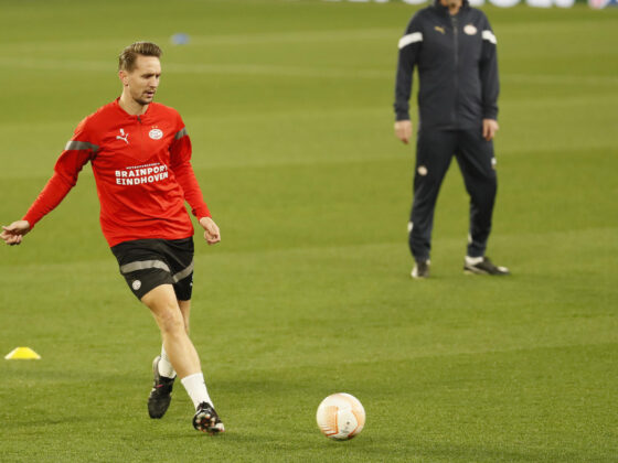 Footo de archivo del delantero neerlandés Luuk de Jong con el PSV Eindhove ndurante un entrenamiento en Sevilla. EFE/ Jose Manuel Vidal