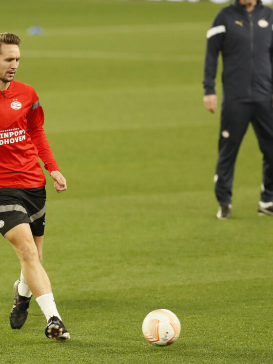 Footo de archivo del delantero neerlandés Luuk de Jong con el PSV Eindhove ndurante un entrenamiento en Sevilla. EFE/ Jose Manuel Vidal