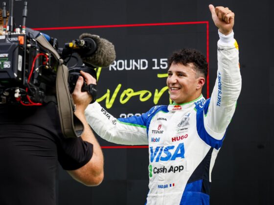 El francés Isack Hadjar (RB) al acabar tercero festeja su primer podio en la categoría reina. EFE/EPA/SEM VAN DER WAL