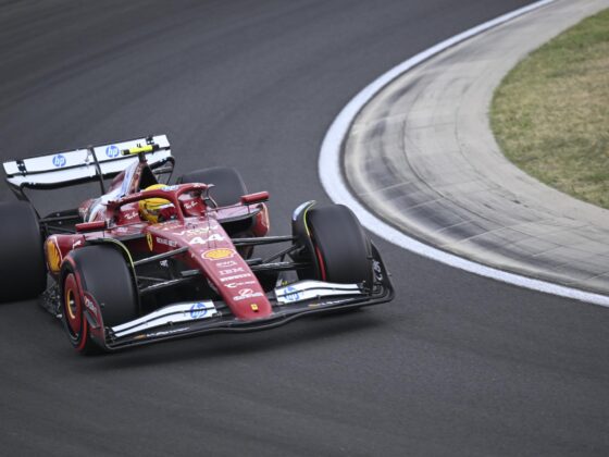 El británico Lewis Hamilton, siete veces campeón del mundo y actual piloto de Ferrari, se mostró muy disgustado tras caer eliminado en la Q2 del Gran Premio de Hungría y firmar una duodécima plaza que contrasta con la 'pole' conquistada por su compañero Charles Leclerc. EFE/EPA/Boglarka Bodnar