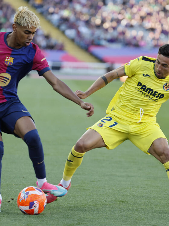 Foto de archivo de Lamine Yamal (i) y Yeremi Pino durante el encuentro de la jornada 37 de LaLiga entre Barcelona y Villarreal. EFE/Toni Albir