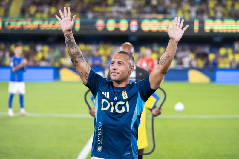 Top 5 futbolistas retirados en este verano de 2026 El Villarreal CF realiza un homenaje al centrocampista del Real Oviedo Santi Cazorla antes del partido de la primera jornada de LaLiga, que Villarreal CF y Real Oviedo, disputan este viernes en el estadio de La Cerámica. EFE/ Andreu Esteban