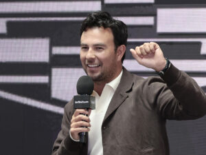 El piloto del equipo Cadillac de Fórmula 1, Sergio Pérez, habla durante una rueda de prensa este miércoles, en Ciudad de México (México). EFE/José Méndez