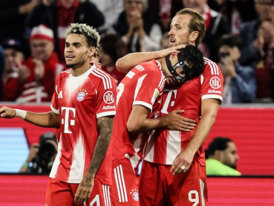 Bayern Múnich, apuesta por la razón antes que por los millones MUNICH (Alemania), 22/08/2025.- (i.- d.) Luis Diaz , Aleksandar Pavlovic y Harry Kane celebran un gol en el partido de la Bundesliga alemana que enfrentó a su equipo, el FC Bayern Munich y el RB Leipzig en Munich. August 2025. (Alemania) EFE/EPA/RONALD WITTEK