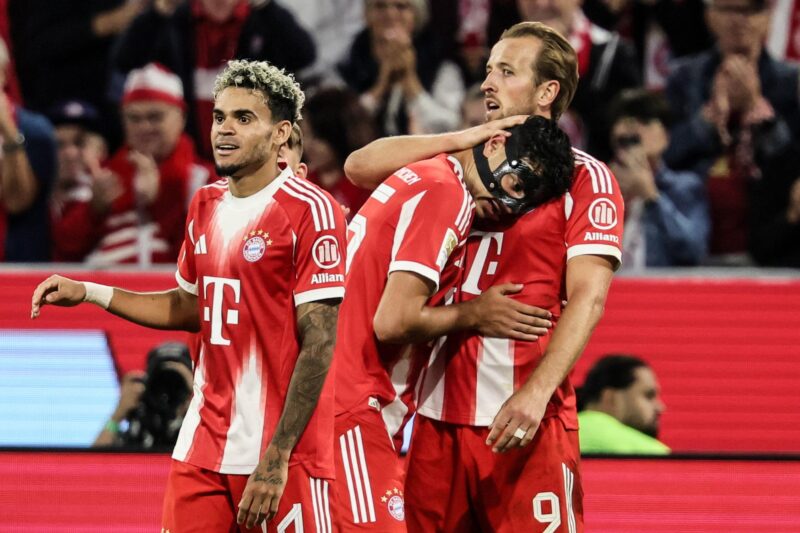 Bayern Múnich, apuesta por la razón antes que por los millones MUNICH (Alemania), 22/08/2025.- (i.- d.) Luis Diaz , Aleksandar Pavlovic y Harry Kane celebran un gol en el partido de la Bundesliga alemana que enfrentó a su equipo, el FC Bayern Munich y el RB Leipzig en Munich. August 2025. (Alemania) EFE/EPA/RONALD WITTEK