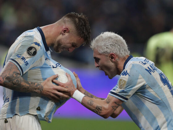 Franco Pardo (i) y Gastón Martirena de Racing celebran un gol en un partido por la Copa Libertadores. EFE/ Demian Alday estevez