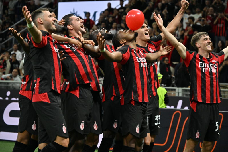Santiago Giménez rompe sequía y lidera la victoria del Milan en Copa