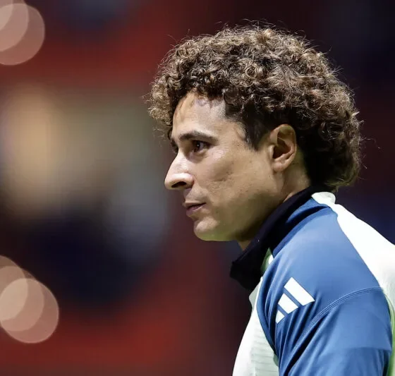 Memo Ochoa tuvo una pobre actuación en su primer partido con el AEL Limassol.