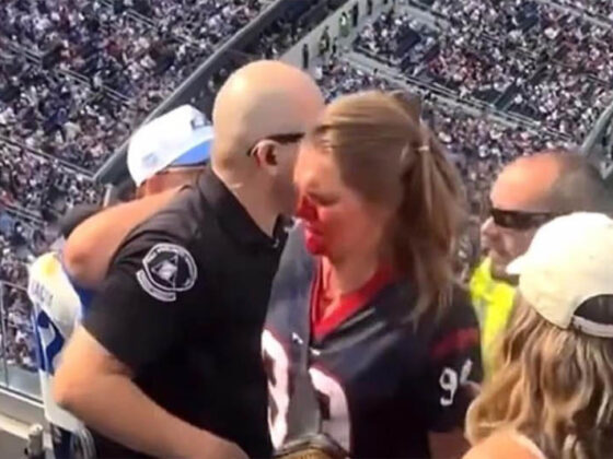 Fan de los Texans fue agredida en el SoFi Stadium