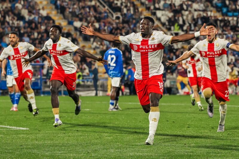 Genoa empata en el último suspiro con Johan Vásquez como capitán Genoa empata en el último suspiro con Johan Vásquez como capitán
