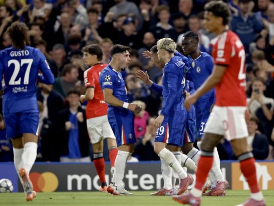 LONDON (United Kingdom), 30/09/2025.- Chelsea's players celebrate after Benfica scoresd an own goal and put the score 1-0 during the UEFA Champions League league phase match between Chelsea FC and SL Benfica in London, Great Britain, 30 September 2025. (Liga de Campeones, Gran Bretaña, Reino Unido, Londres) EFE/EPA/TOLGA AKMEN Premier League