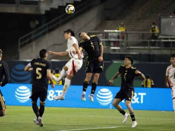 OAKLAND (United States), 07/09/2025.- Japan forward Shuto Machino (C-L) and Mexico midfielder German Berterame (C-R) vie for the ball during the second half of the friendly soccer match between Japan and Mexico in Oakland, California, USA, 06 September 2025. (Futbol, Amistoso, Japón) EFE/EPA/D. ROSS CAMERON