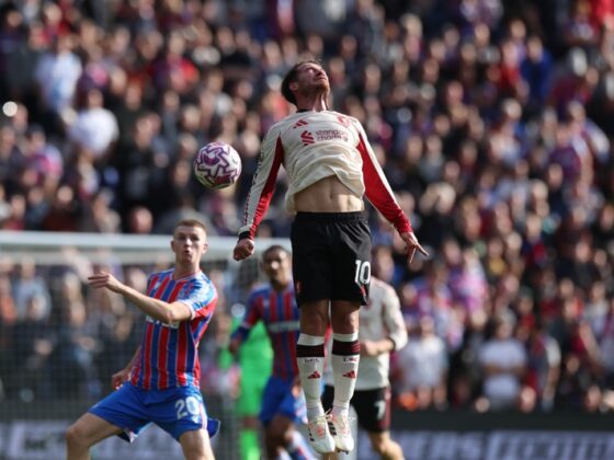 Crystal Palace vuelve a vencer al Liverpool con gol agónico