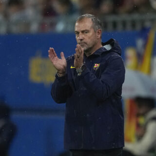 El entrenador del Barcelona, Hansi Flick, durante el partido de la jornada 5 de LaLiga EA Sports, disputado el pasado domingo entre el FC Barcelona y Getafe CF en el Estadi Johan Cruyff. EFE/Alejandro García