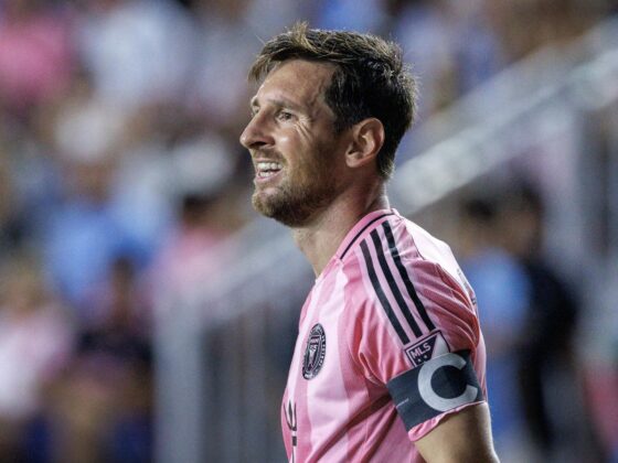 El capitán Lionel Messi aportó este martes un gol y una asistencia a la victoria maciza de Inter Miami por 3-1 sobre Seattle Sounders en Fort Lauderdale (Florida). EFE/EPA/CRISTOBAL HERRERA-ULASHKEVICH