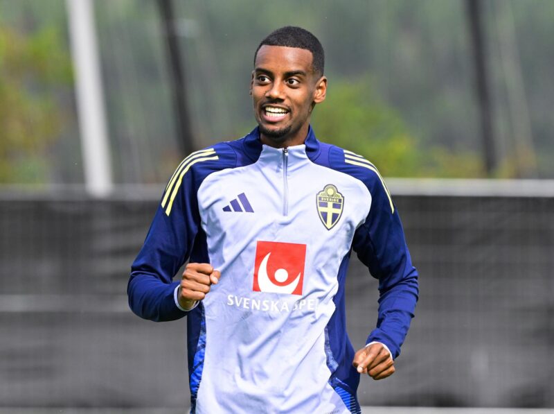 El delantero sueco Alexander Isak, recién fichado por el Liverpool, durante un entrenamiento con Suecia este martes. EFE/EPA/JONAS EKSTROMER