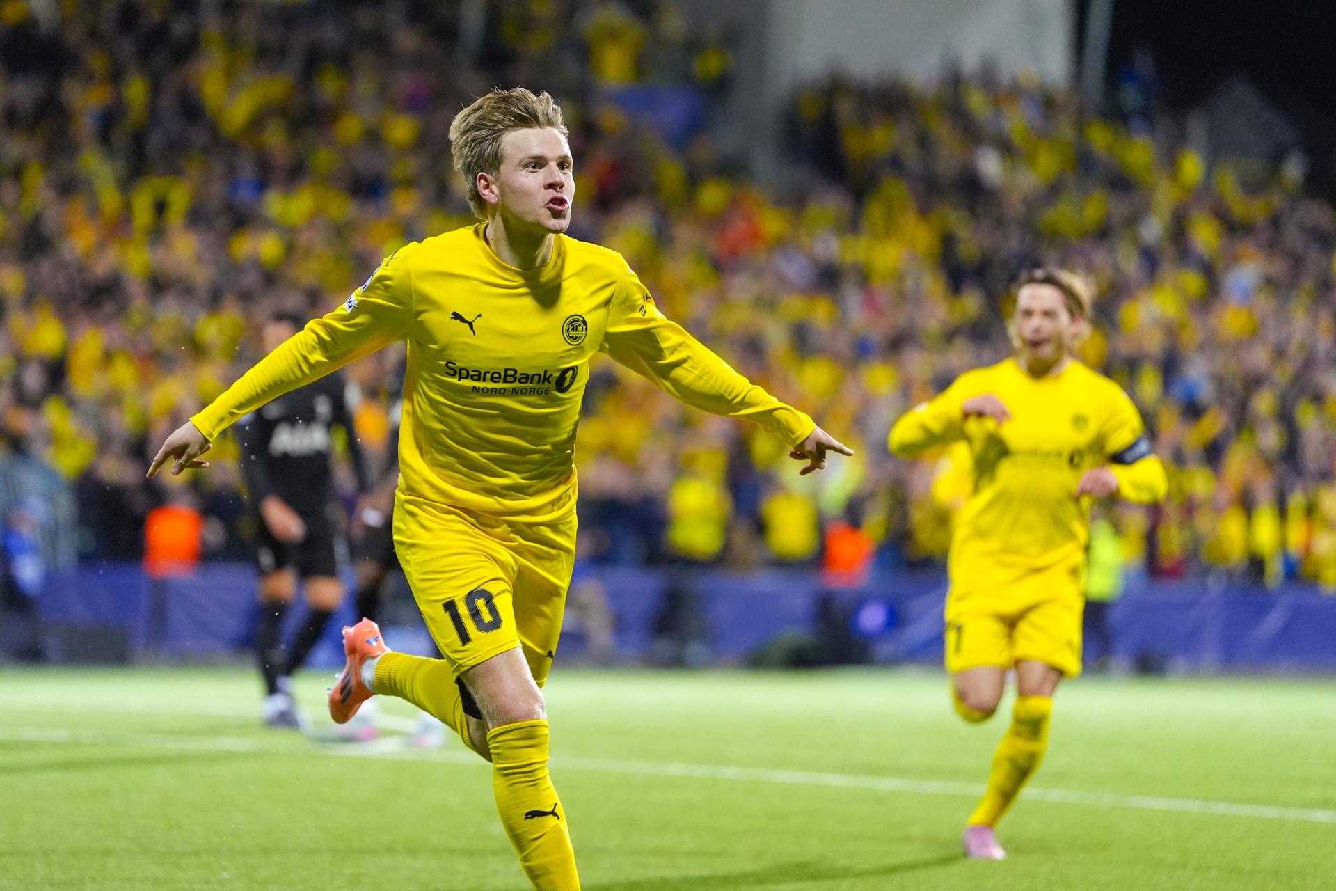 La revolución ártica: Las razones del éxito del Bodø/Glimt El jugador del Bodo/Glimt Jens Petter Hauge celebra un gol durante el partido de la UEFA Champions League que han jugado Bodo/Glimt y Tottenham Hotspur, en Bodo, Noruega. EFE/EPA/Lise Aserud