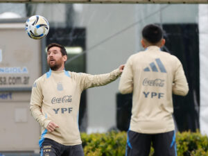 El jugador Lionel Messi durante un entrenamiento. EFE/ Juan Ignacio Roncoroni