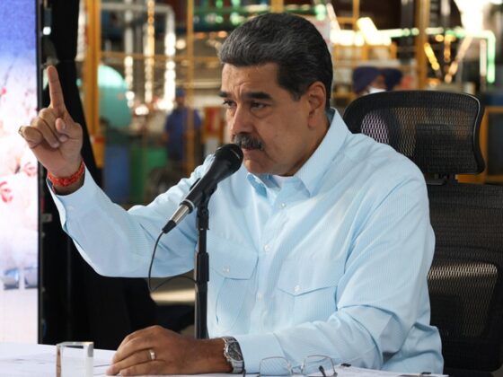 Fotografía cedida por Palacio de Miraflores que muestra al presidente de Venezuela, Nicolás Maduro hablando en Caracas (Venezuela). EFE/ Palacio de Miraflores /