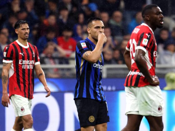 El delantero argentino Lautaro Martinez (C) reacciona durante la semifinal de la Copa Italia que disputaron Inter de Milan y AC Milán, el pasado 23 de abril en San Siro. EFE/EPA/MATTEO BAZZI