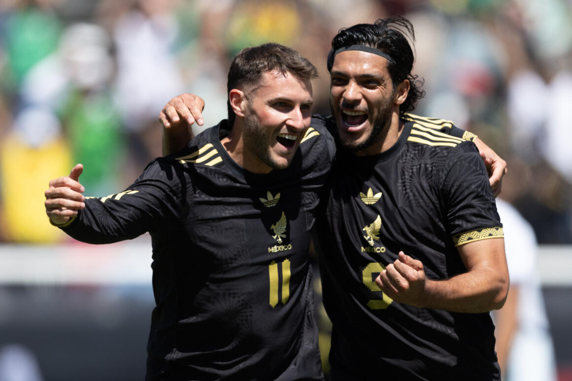 Santiago Giménez y Raúl Jiménez