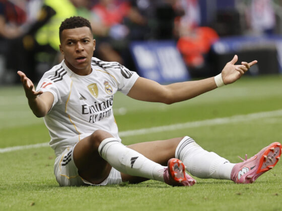 El delantero del Real Madrid Kylian Mbappé, el pasado sábado, en la derrota por 5-2 contra el Atlético de Madrid. EFE/Sergio Pérez