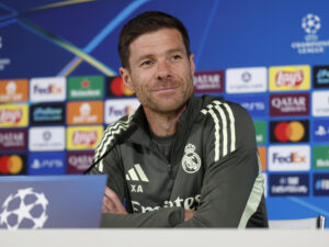 El técnico del Real Madrid, Xabi Alonso, en la rueda de prensa previa al estreno en Liga de Campeones contra el Marsella. EFE/ Real Madrid SOLO USO EDITORIAL/SOLO DISPONIBLE PARA ILUSTRAR LA NOTICIA QUE ACOMPAÑA (CRÉDITO OBLIGATORIO)
