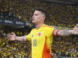El capitán James Rodríguez encarriló este jueves la clasificación de Colombia al Mundial de 2026 y se consolidó como máximo goleador de su selección en las eliminatorias sudamericanas con 14. EFE/ Mauricio Dueñas Castañeda