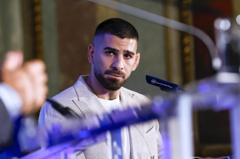 El doble campeón mundial de la UFC Ilia Topuria protagoniza un desayuno informativo en Madrid. EFE/JJ Guillén
