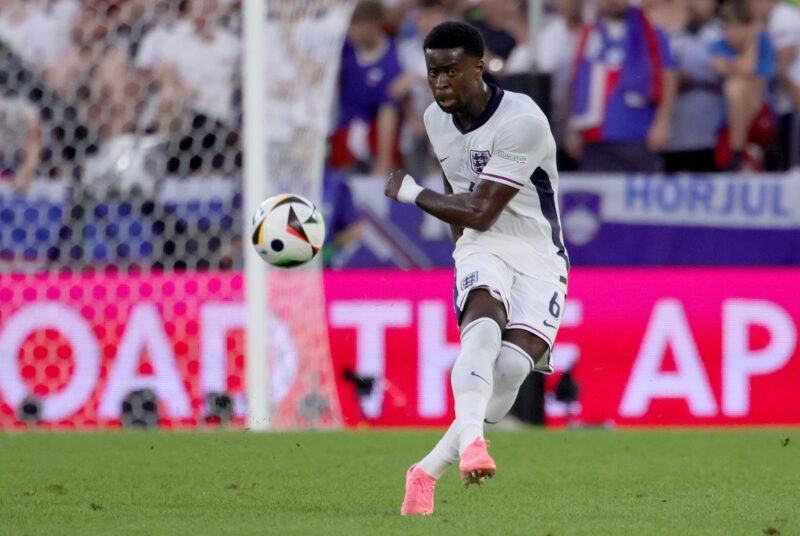 Fotografía de Olivier Matthys, en la que puede verse en una imagen de archivo del 25 de junio de 2024 al futbolista inglés Marc Guehi, durante un partido con la selección de su país. EFE