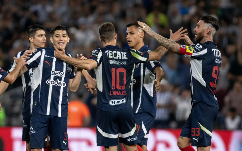 ¡Nuevo fichaje bomba de rayados: Anthony Martial! Jugadores de Rayados celebran un gol ante Santos durante un partido de la Liga MX en el estadio BBVA en Monterrey (México). Imagen de archivo. EFE/ Miguel Sierra